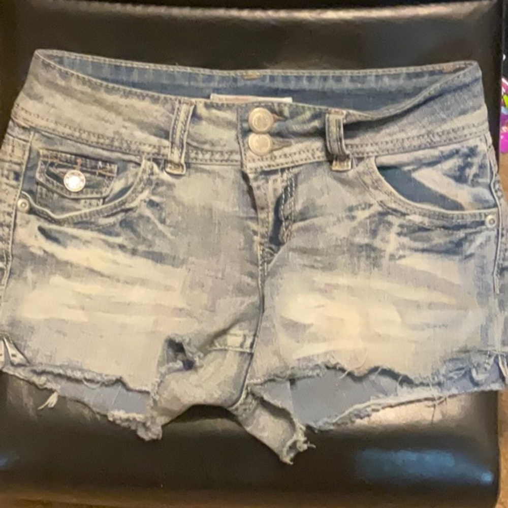 Short blue jean shorts